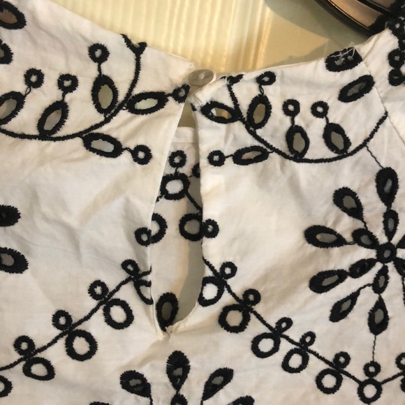 Zara Black & White Floral Embroidered Eyelet Top - Picture 5 of 6
